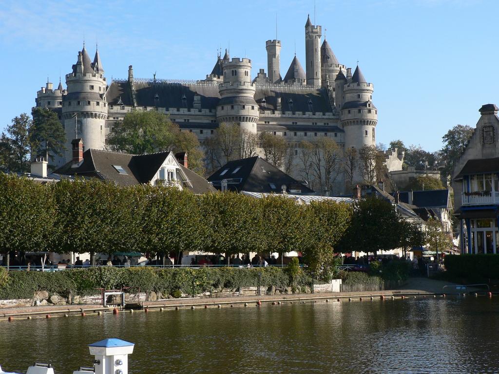 Aux Bles D'Or Hotel Pierrefonds Szoba fotó