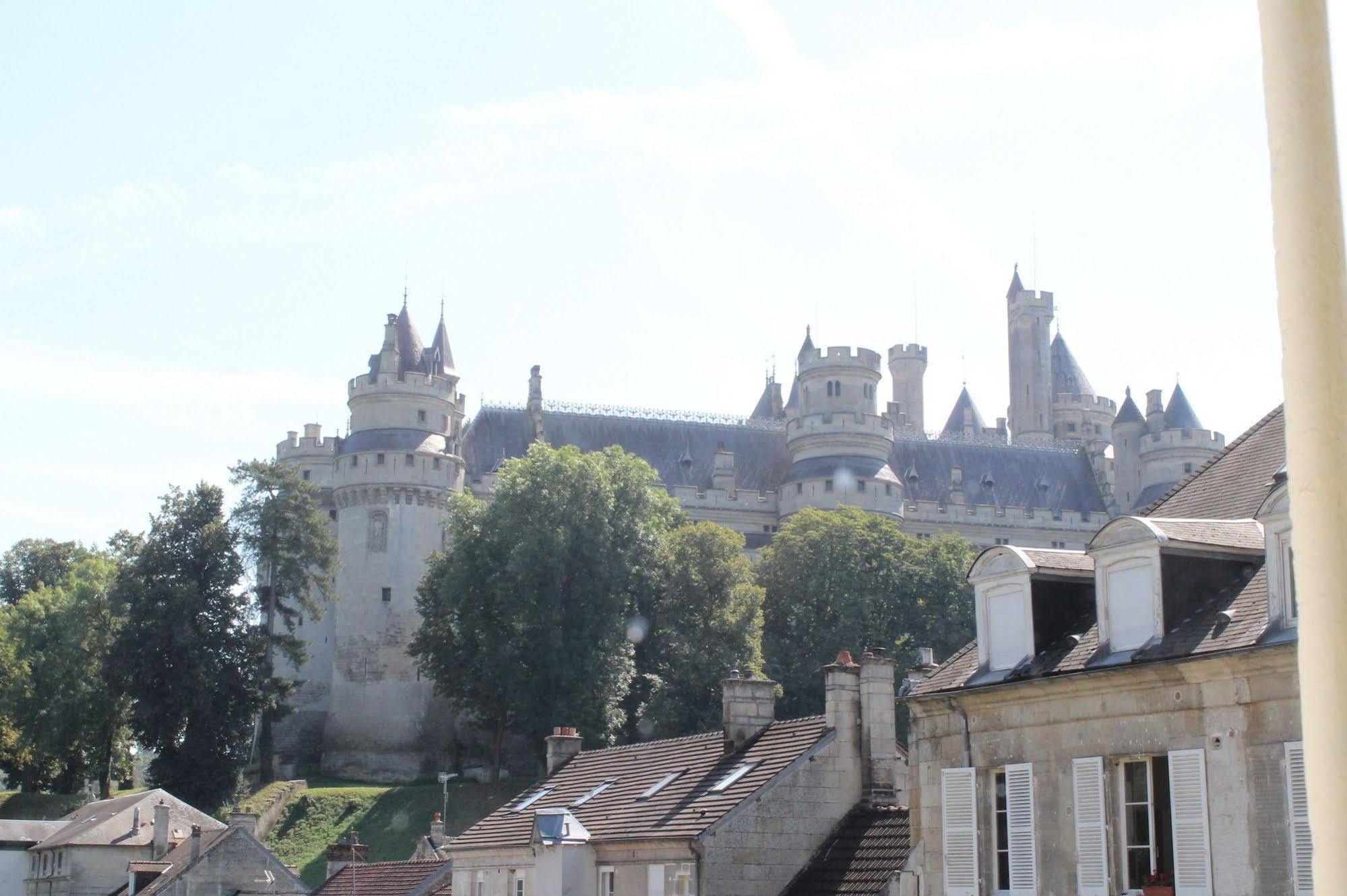 Aux Bles D'Or Hotel Pierrefonds Kültér fotó